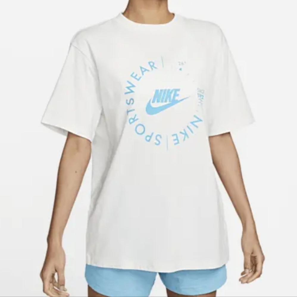 NWT Women's Nike tee